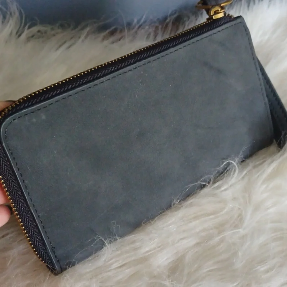 Universal Thread Wallet - Picture 4 of 13